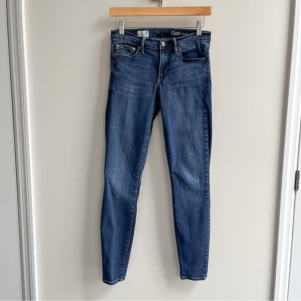 GAP Women's legging Jeans - Resolution size 28 (fits like a 27 for me) - EUC